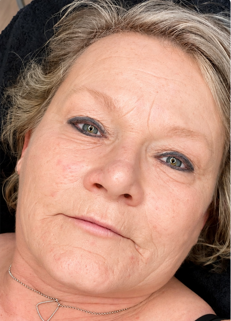 Powder Brows vorher und nachher: natürlich definierte Augenbrauen im Kosmetikstudio Rosenheim